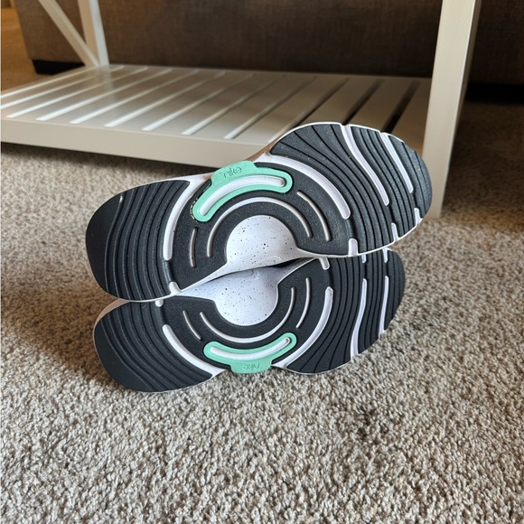 Brand New Women’s Nike Shoes - Picture 4 of 4